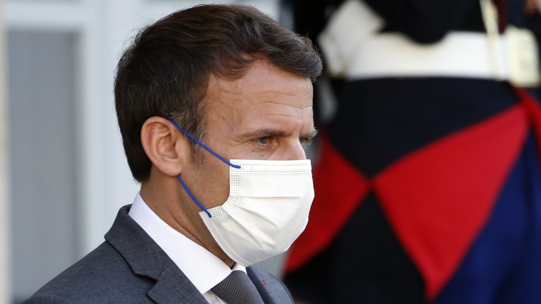 La 'cachetada' que recibió Macron durante una visita al sur de Francia