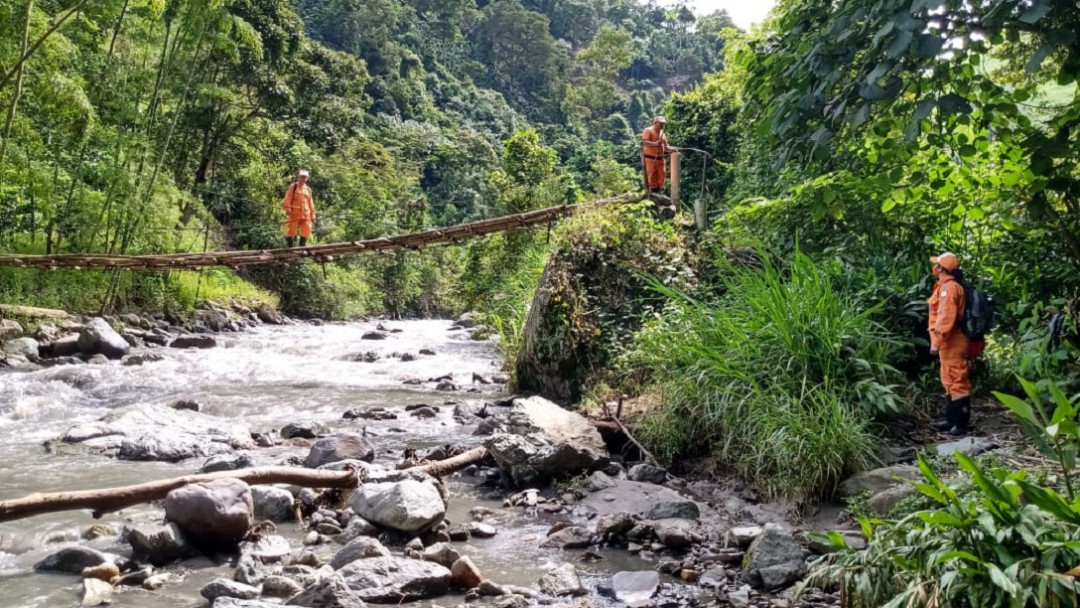 Rescatan cuerpo de un adulto mayor a orillas del río Chamberi en Salamina