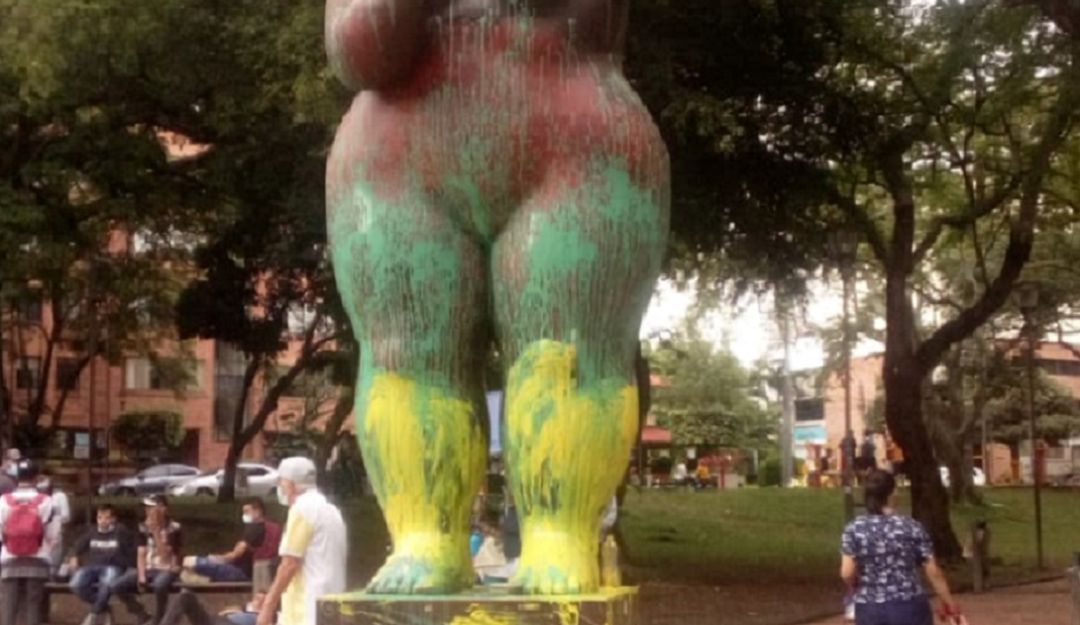 Pintaron la "Gorda de Botero" en Bucaramanga Pintaron la "Gorda de Botero" en Bucaramanga