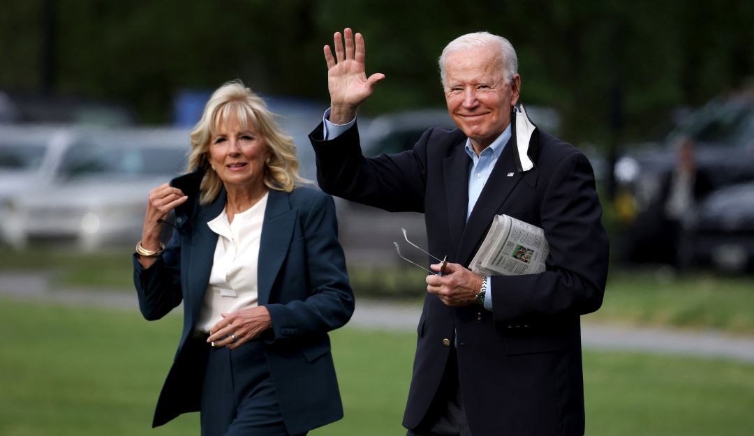 El presidente Joe Biden y la primera dama Jill Biden en su salida hacia Europa. El presidente Joe Biden y la primera dama Jill Biden en su salida hacia Europa.