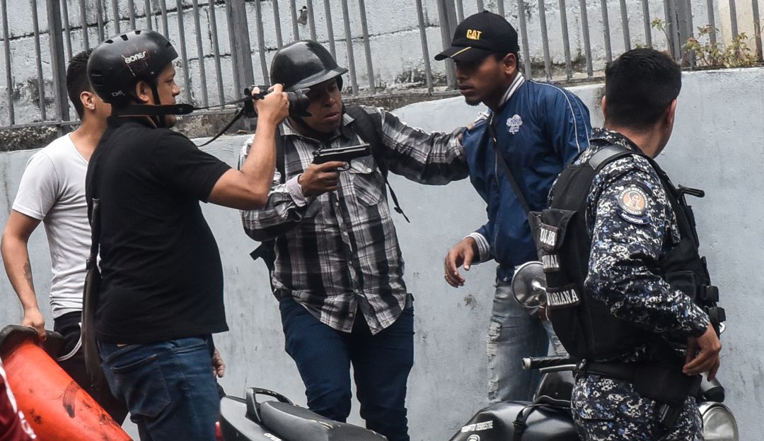 En las últimas semanas han crecido las denuncias de enfrentamientos en varios sectores de Caracas. En las últimas semanas han crecido las denuncias de enfrentamientos en varios sectores de Caracas.
