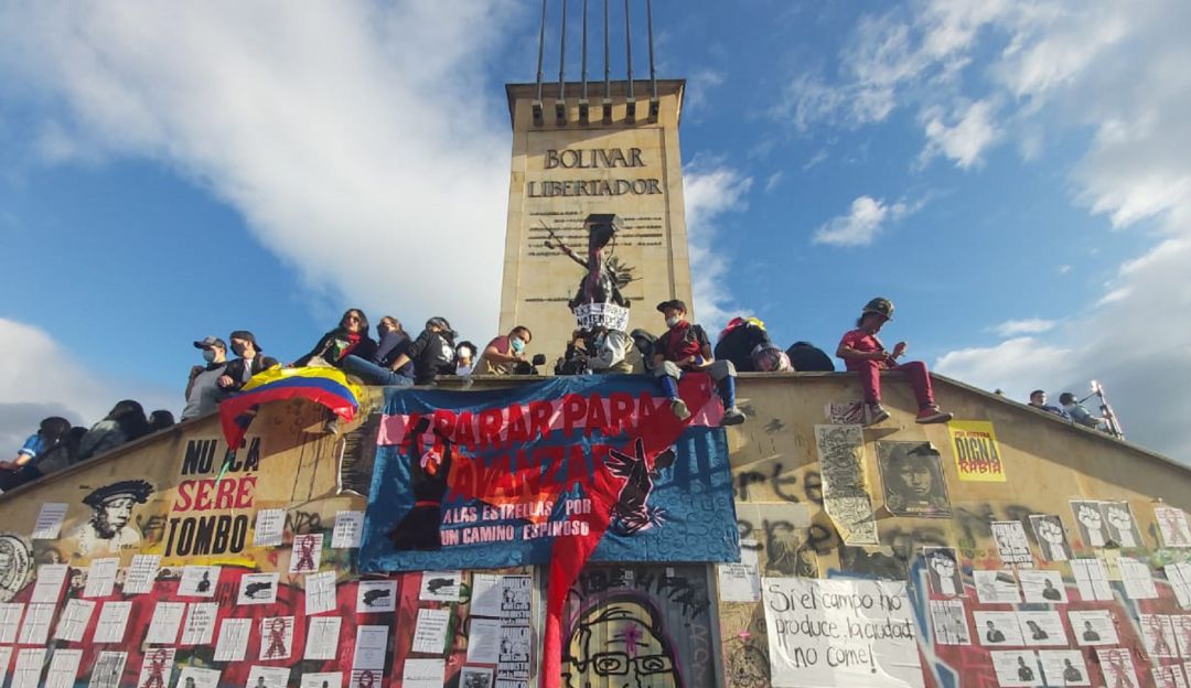 El monumento a Los Héroes se ha convertido en uno de los puntos de protesta más grande en Bogotá. El monumento a Los Héroes se ha convertido en uno de los puntos de protesta más grande en Bogotá.