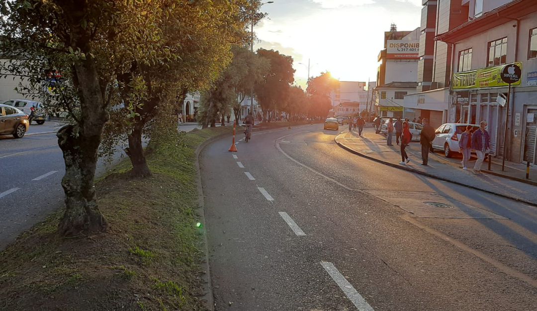 Ciclobanda en la Avenida Santander de Manizales. Ciclobanda en la Avenida Santander de Manizales.