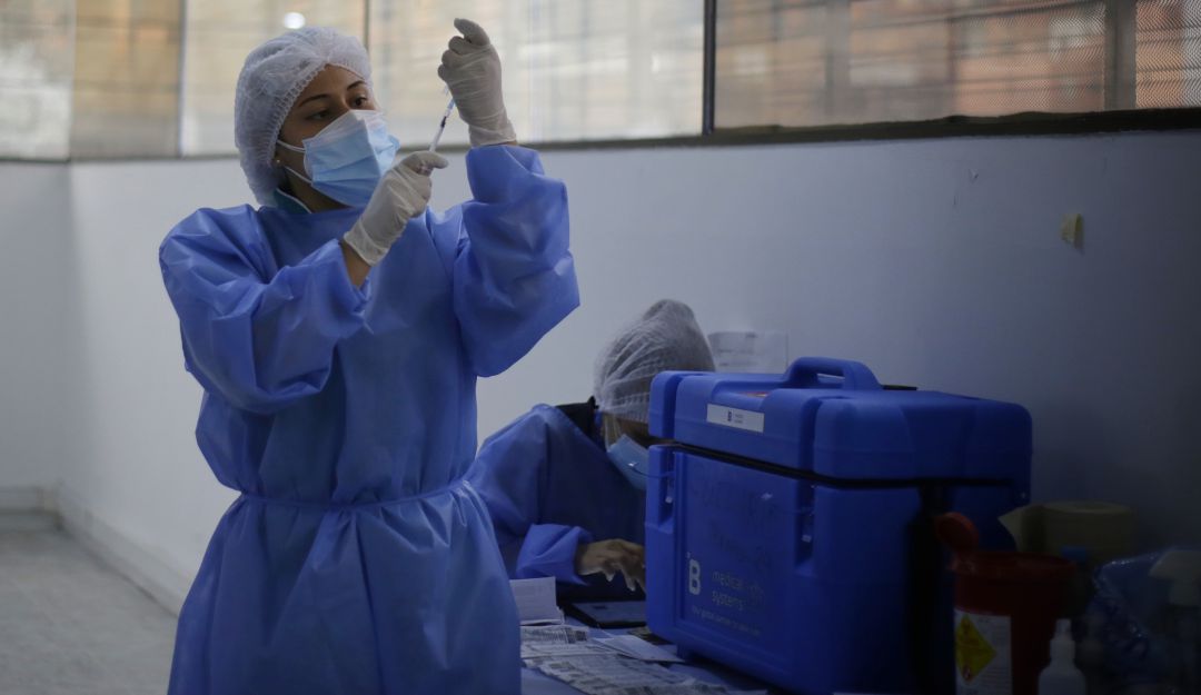 Vacunación contra el Covid-19 a niños y a mujeres embarazadas en Colombia. Vacunación contra el Covid-19 a niños y a mujeres embarazadas en Colombia.