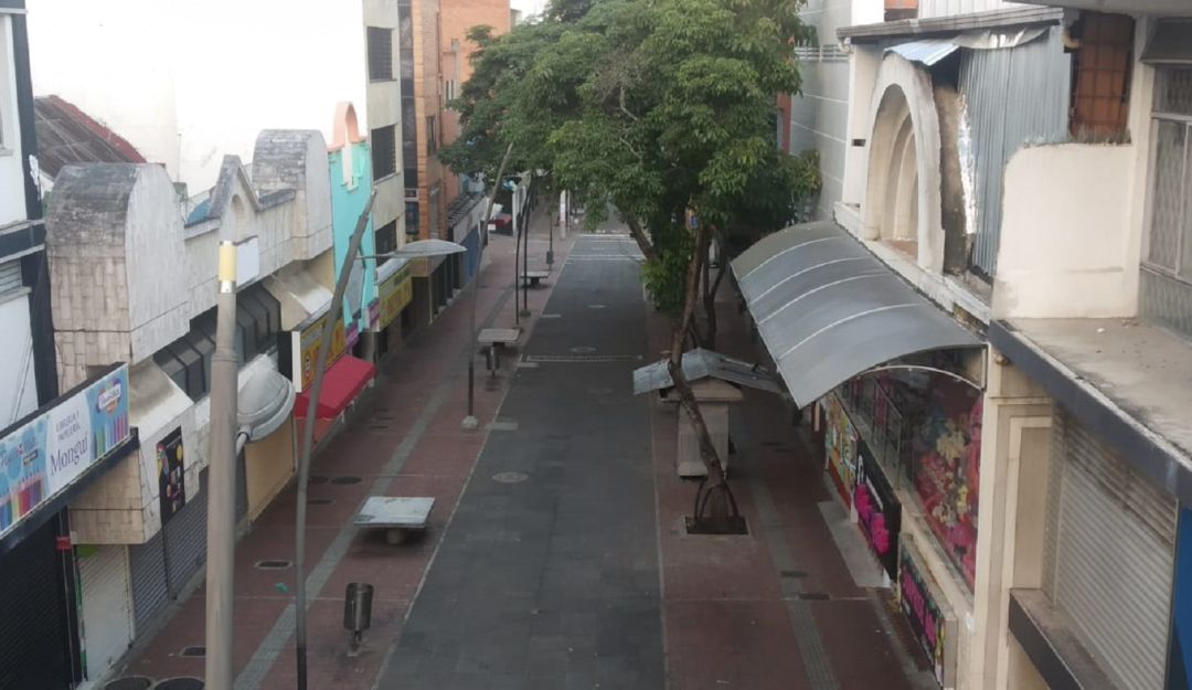 Vuelve el toque de queda Vuelve el toque de queda