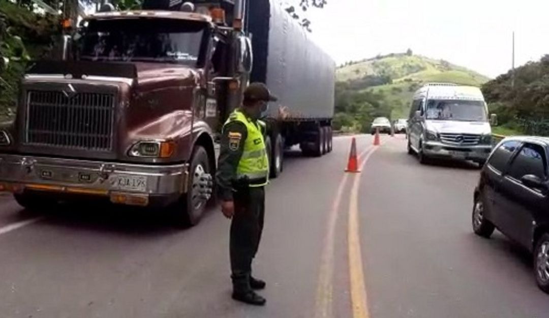 Policía vigila las vías en este puente festivo Policía vigila las vías en este puente festivo