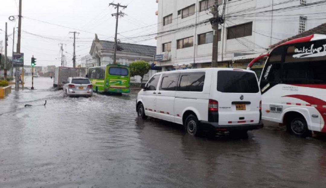Sobre la zona marítima de Colombia se evidencia el tránsito de una onda del este que genera nubosidad y precipitaciones Sobre la zona marítima de Colombia se evidencia el tránsito de una onda del este que genera nubosidad y precipitaciones
