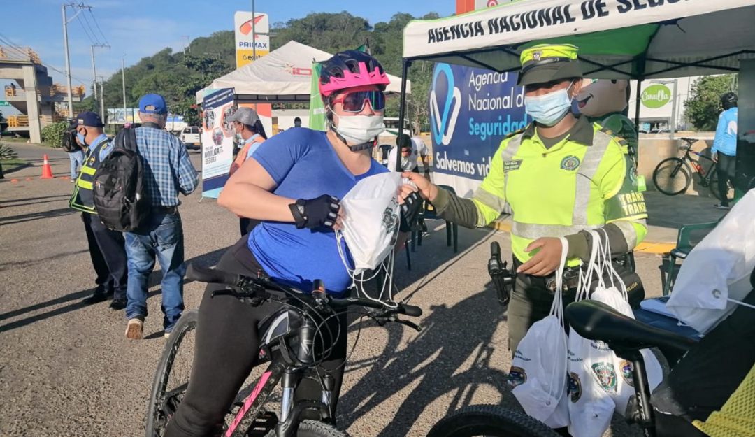 La campaña ‘Colombia una Razón’ se desarrolla en diferentes carreteras del departamento La campaña ‘Colombia una Razón’ se desarrolla en diferentes carreteras del departamento