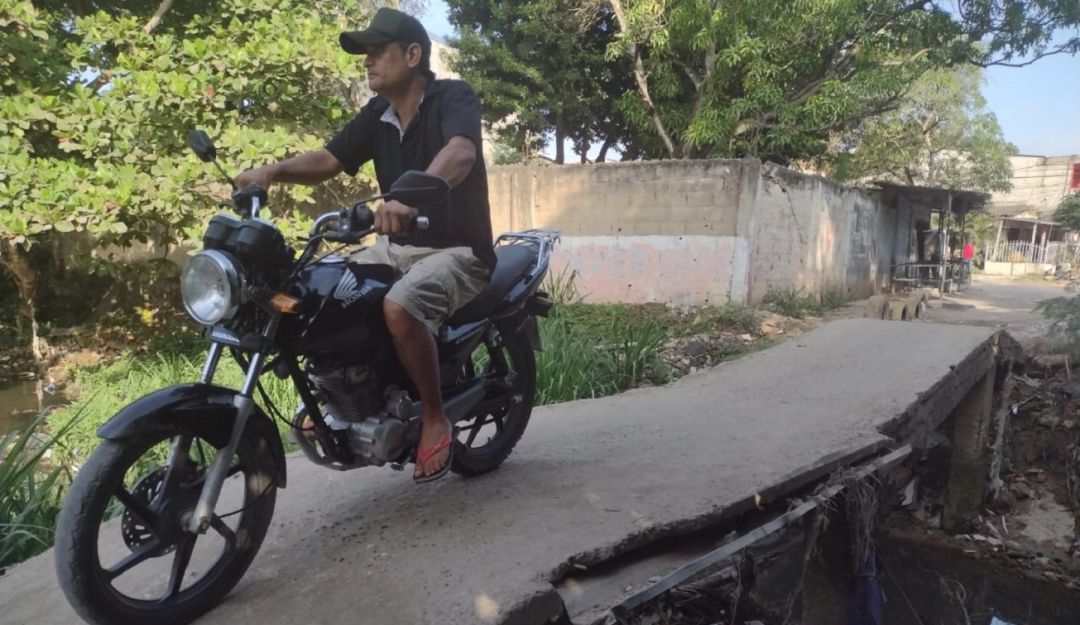 La comunidad expresó que son constantes los accidentes en esa deteriorada estructura La comunidad expresó que son constantes los accidentes en esa deteriorada estructura