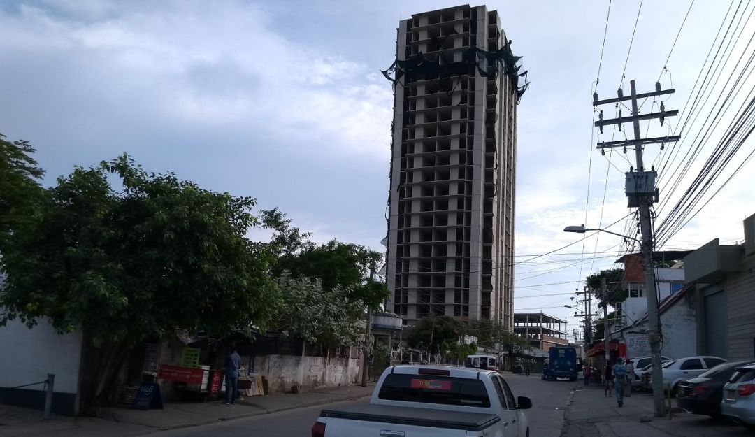 La Promotora Calle 47 insistió en que la falta de controles causó un grave daño a los constructores y las familias que compraron apartamentos La Promotora Calle 47 insistió en que la falta de controles causó un grave daño a los constructores y las familias que compraron apartamentos