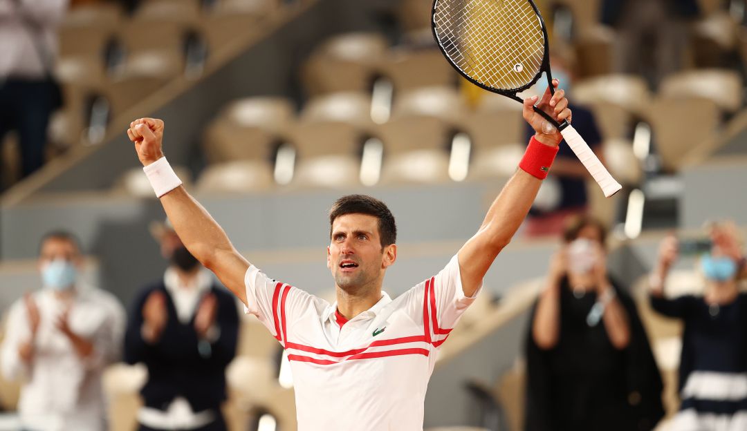 Djokovic festeja la clasificación a la final de Roland Garros. Djokovic festeja la clasificación a la final de Roland Garros.