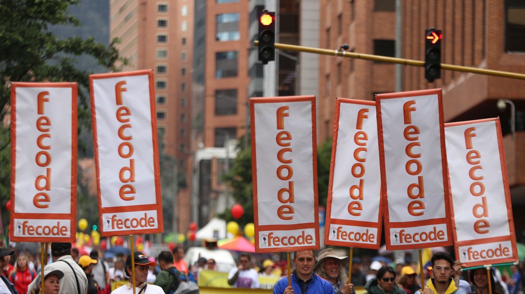 Uribismo pide que miembros de Fecode no puedan ser jurados de votación