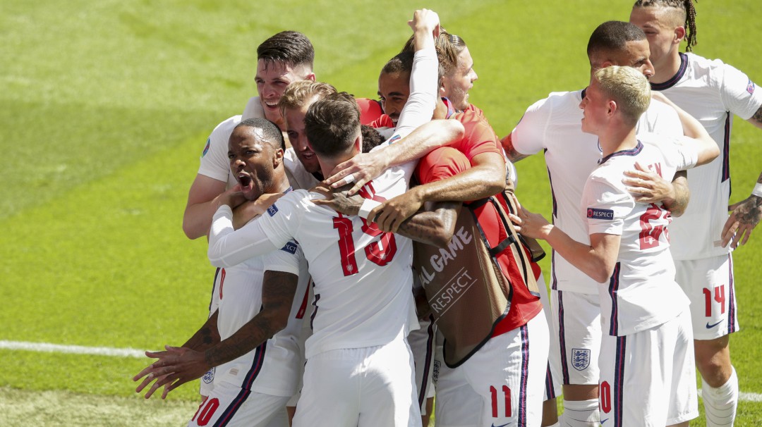 Inglaterra pasó la prueba del debut y venció 1-0 a Crocia