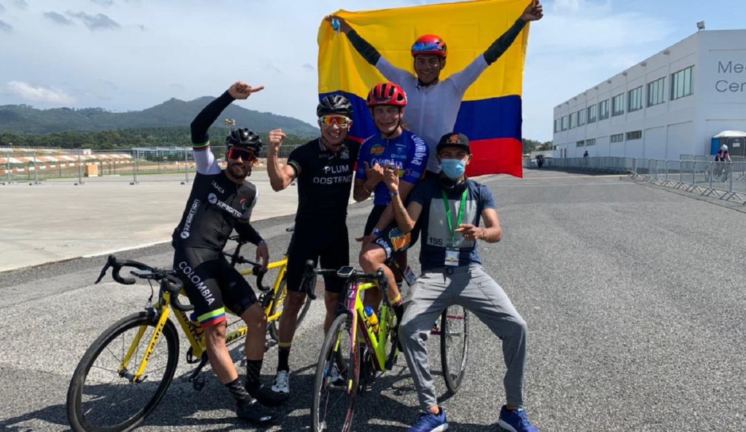 Juan José Betancourt celebra tras conseguir la medalla de plata. Juan José Betancourt celebra tras conseguir la medalla de plata.