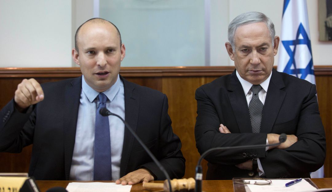 El nuevo primer ministro israelí, Naftali Bennett (izq), cuando era asesor político de Benjamin Netanyahu (der). El nuevo primer ministro israelí, Naftali Bennett (izq), cuando era asesor político de Benjamin Netanyahu (der).