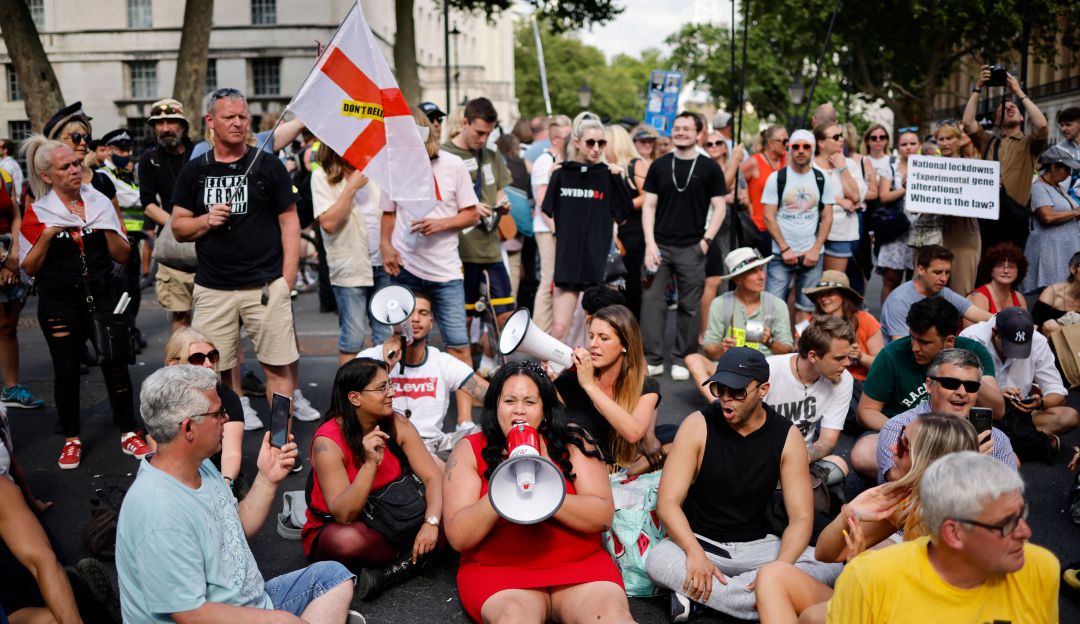 Protestas ciudadanas en rechazo al aplazamiento de la apertura en Inglaterra. Protestas ciudadanas en rechazo al aplazamiento de la apertura en Inglaterra.