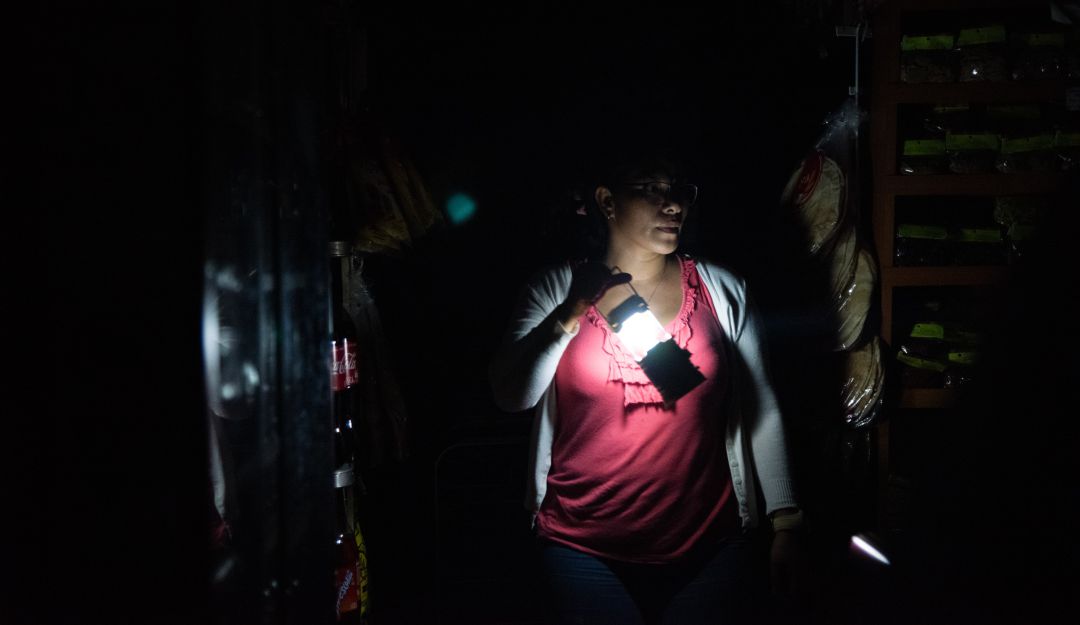 Con el pasar de los años, cada vez son más comunes los apagones en Venezuela. Con el pasar de los años, cada vez son más comunes los apagones en Venezuela.