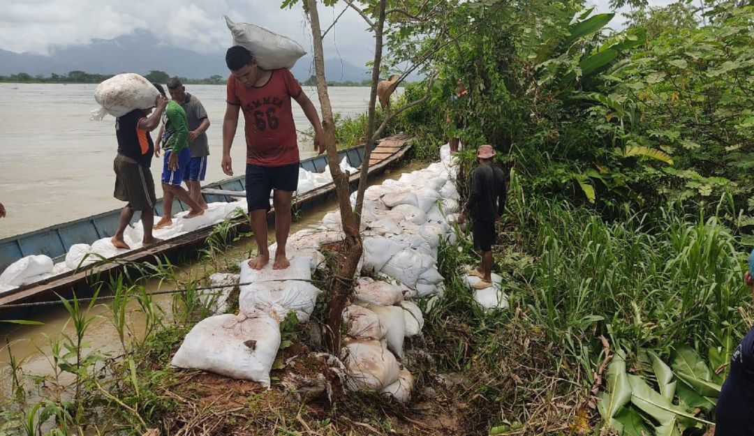 Los crecientes niveles del río Cauca están ocasionando filtraciones de sus aguas. Los crecientes niveles del río Cauca están ocasionando filtraciones de sus aguas.