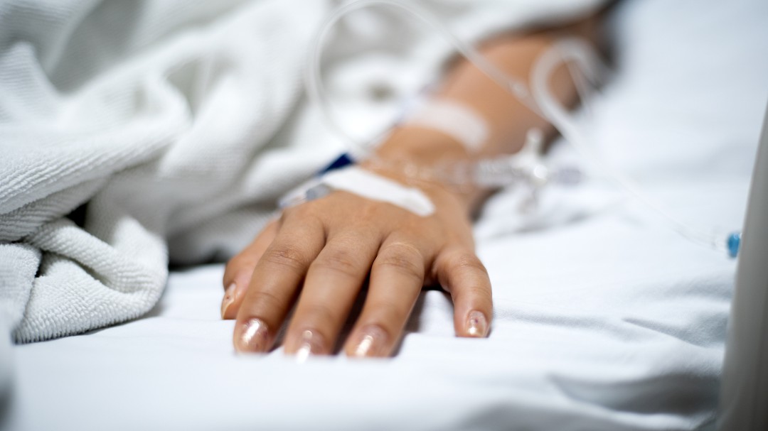 Madre e hija hospitalizadas por COVID-19