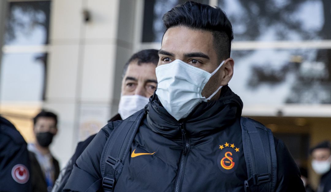 Falcao no pudo comenzar la pretemporada con sus compañeros del Galatasaray. Falcao no pudo comenzar la pretemporada con sus compañeros del Galatasaray.