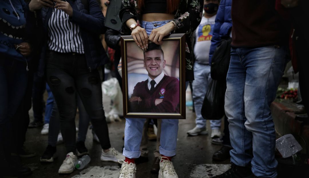 No podrán practicarse pruebas ni adoptarse decisiones de fondo mientras el proceso está suspendido en la Justicia Penal Militar. No podrán practicarse pruebas ni adoptarse decisiones de fondo mientras el proceso está suspendido en la Justicia Penal Militar.