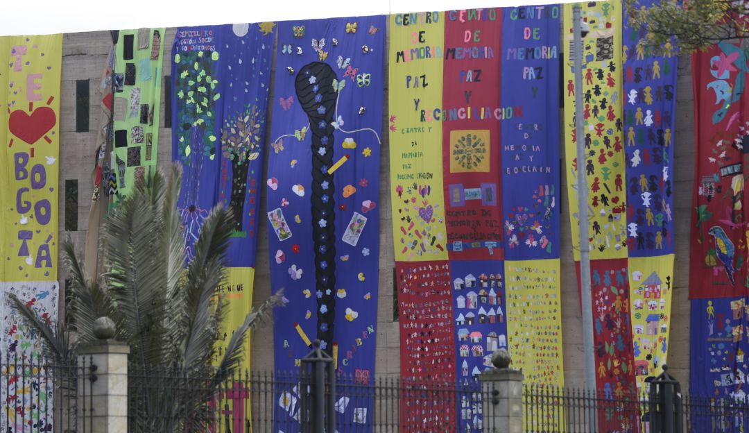 Víctimas del conflicto armado en Colombia. Mural de homenaje Víctimas del conflicto armado en Colombia. Mural de homenaje