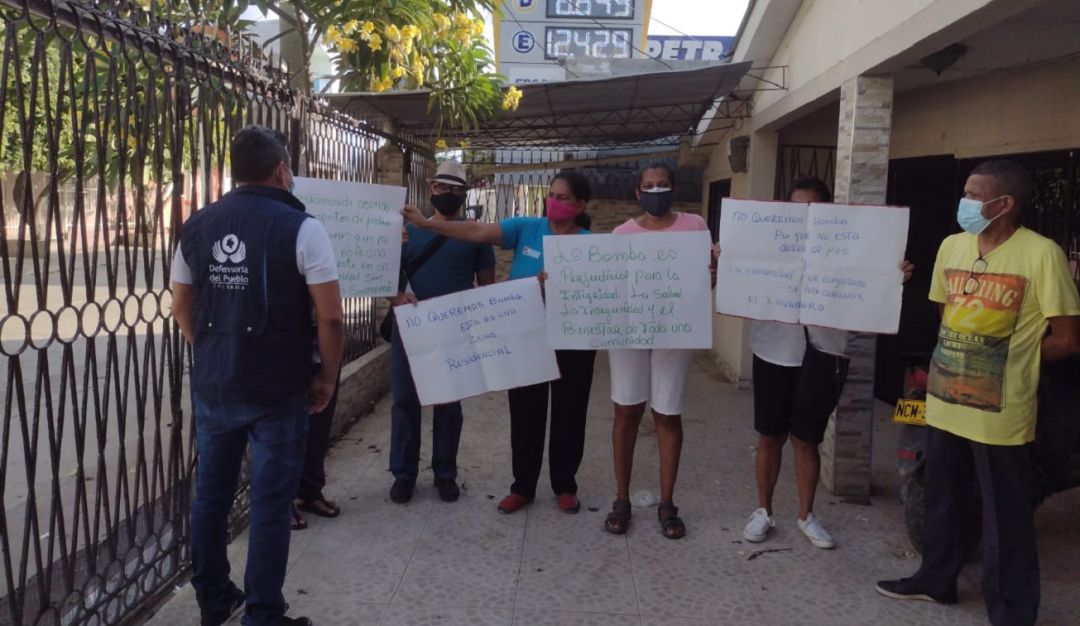 Vecinos realizaron un plantón y anuncian más actividades Vecinos realizaron un plantón y anuncian más actividades