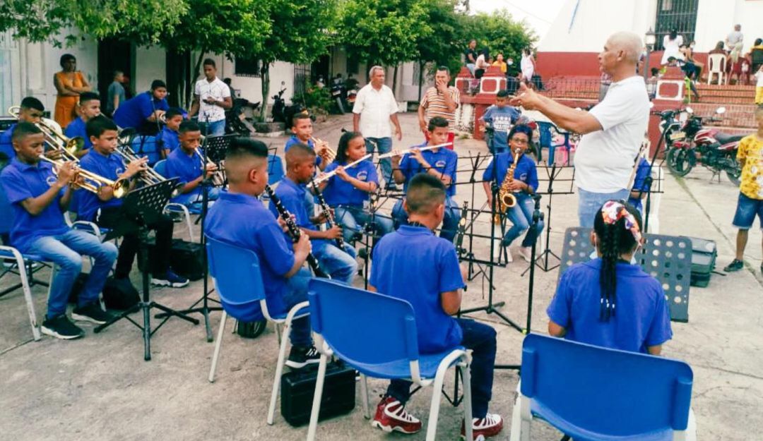 La dotación instrumental para ambos municipios es realizada por el Ministerio de Cultura en modalidad 100 financiada La dotación instrumental para ambos municipios es realizada por el Ministerio de Cultura en modalidad 100 financiada