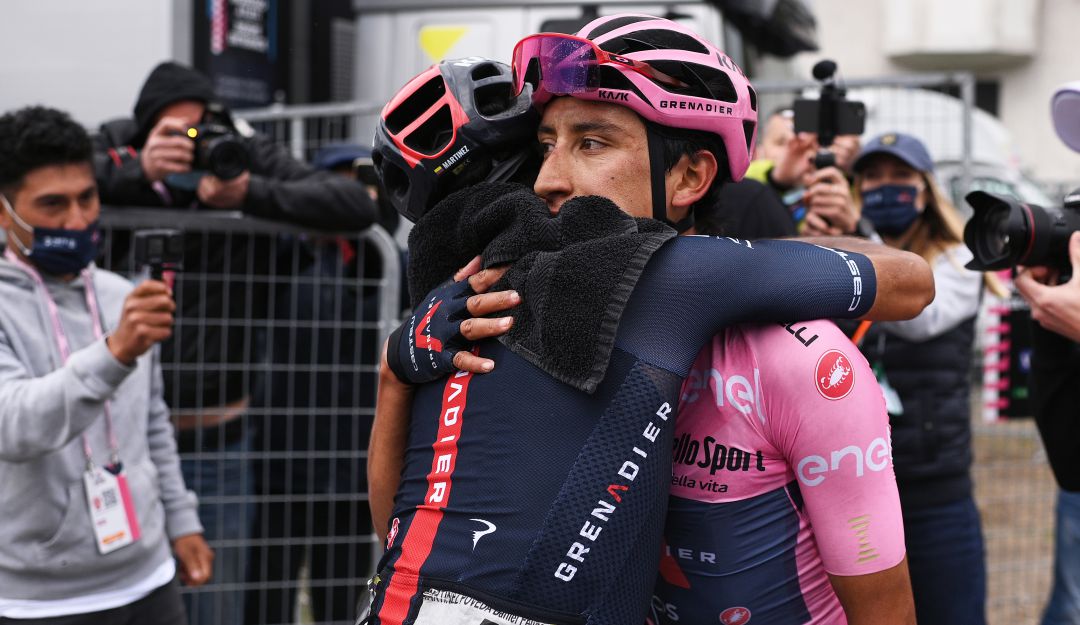 Daniel Felipe Martínez y Egan Bernal celebran al cierre de una etapa de la última semana del Giro de Italia. Daniel Felipe Martínez y Egan Bernal celebran al cierre de una etapa de la última semana del Giro de Italia.