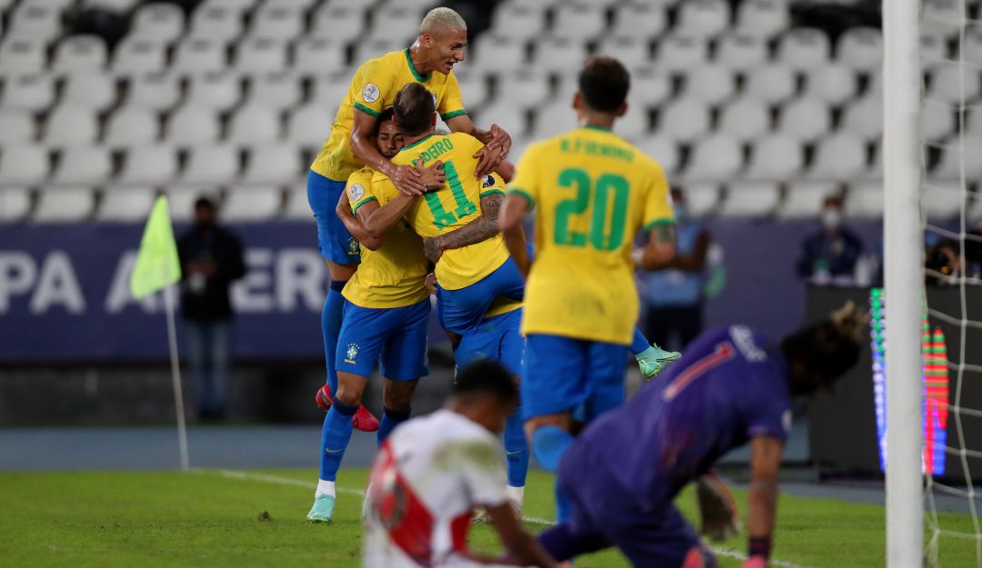 Brasil golea a Perú y es el primer clasificado a cuartos de la Copa América Brasil golea a Perú y es el primer clasificado a cuartos de la Copa América