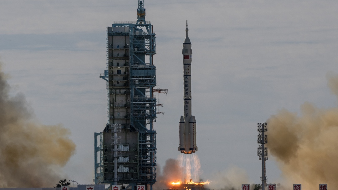 Misión aterriza con éxito en la estación espacial china