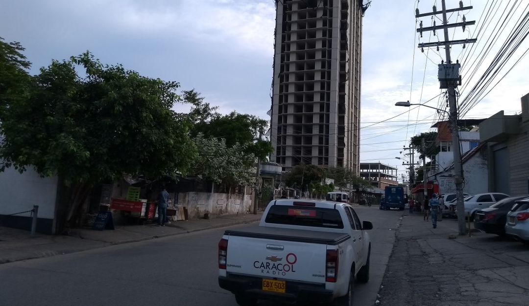 La Promotora Calle 47 aseguró que ejecutar la demolición sería una "actuación antijurídica" porque no existe una orden judicial que así lo establezca La Promotora Calle 47 aseguró que ejecutar la demolición sería una "actuación antijurídica" porque no existe una orden judicial que así lo establezca