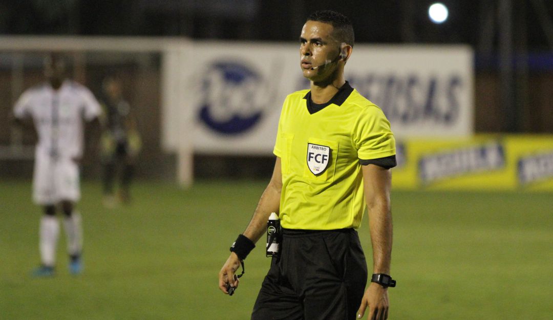 Carlos Ortega, árbitro designado para el juego de vuelta de la gran final. Carlos Ortega, árbitro designado para el juego de vuelta de la gran final.