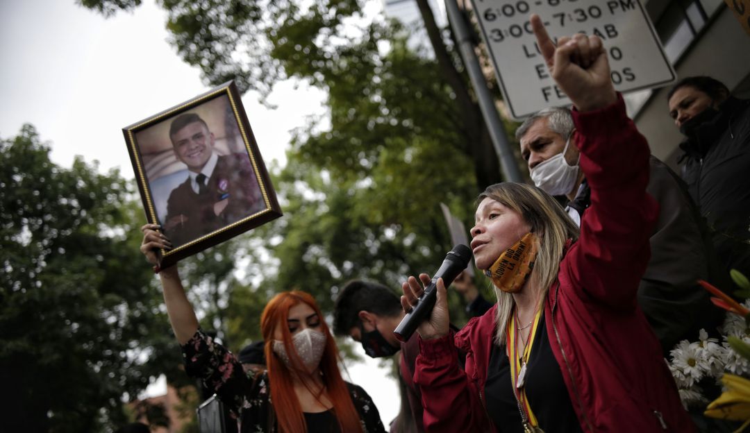 Familiares, amigos y manifestantes realizan un acto conmemorativo por muerte de Dilan Cruz. Familiares, amigos y manifestantes realizan un acto conmemorativo por muerte de Dilan Cruz.