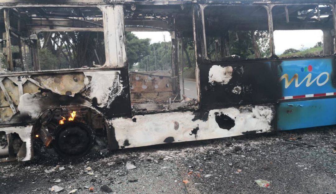 Ya son cerca de 20 los buses del Mío incinerados desde que se inició el Paro Nacional, el pasado 28 de abril. Ya son cerca de 20 los buses del Mío incinerados desde que se inició el Paro Nacional, el pasado 28 de abril.