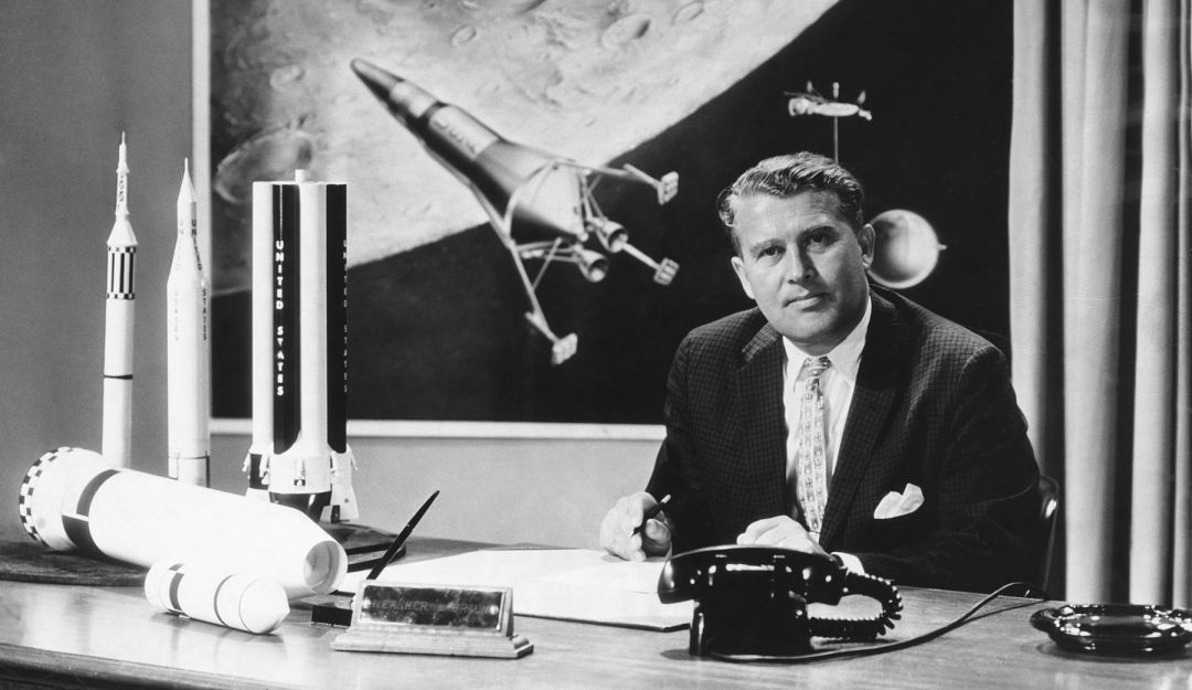 Wernher von Braun perteneció al programa Paperclip, que llevó a decenas de nazis especializados en diferentes ramas de la ciencia para enfrentar a la URSS en la Guerra Fría. Wernher von Braun perteneció al programa Paperclip, que llevó a decenas de nazis especializados en diferentes ramas de la ciencia para enfrentar a la URSS en la Guerra Fría.