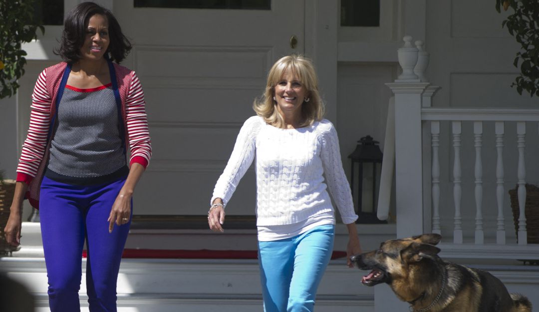 La primera dama Jill Biden junto a Champ La primera dama Jill Biden junto a Champ