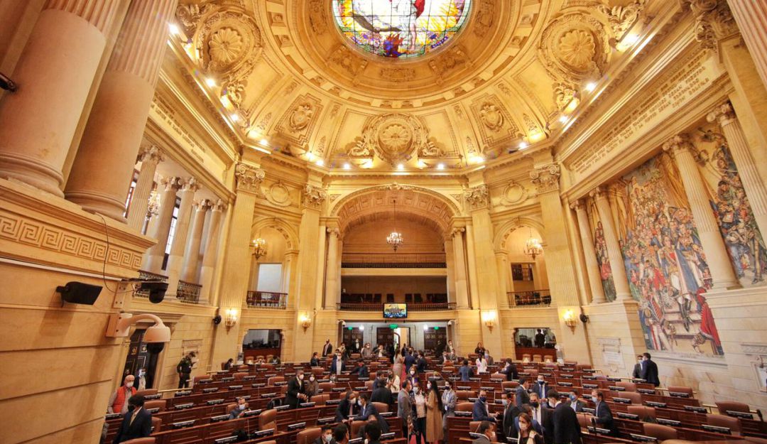 El proyecto tendrá que superar cuatro debates más en la próxima legislatura, por tratarse de un acto legislativo. El proyecto tendrá que superar cuatro debates más en la próxima legislatura, por tratarse de un acto legislativo.