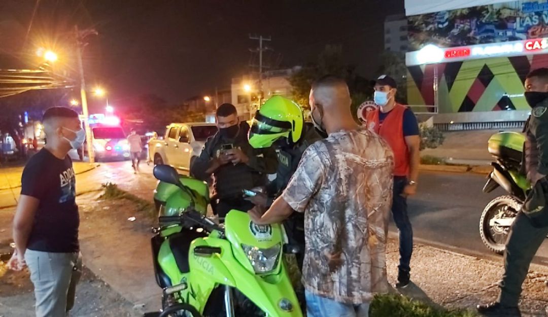 10 parrandas se celebraron en el barrio Flor del Campo y siete en plena vía pública de El Pozón. 10 parrandas se celebraron en el barrio Flor del Campo y siete en plena vía pública de El Pozón.