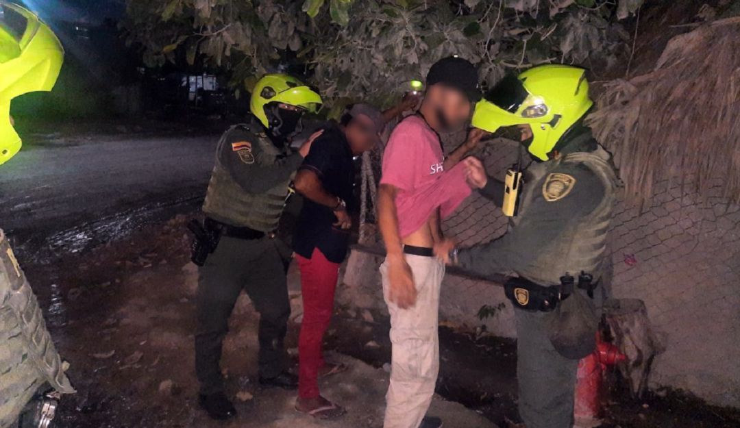 En los operativos se incautaron dos armas de fuego, 118 cortopunzantes y 495 dosis de estupefacientes. En los operativos se incautaron dos armas de fuego, 118 cortopunzantes y 495 dosis de estupefacientes.