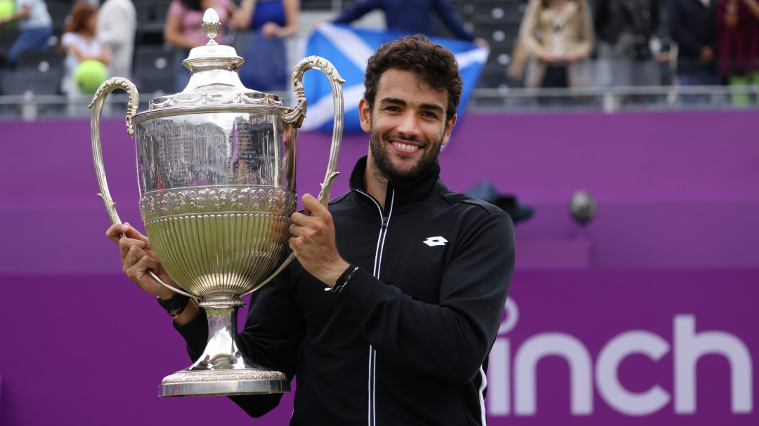 Matteo Berrettini gana el torneo sobre césped en Queen's