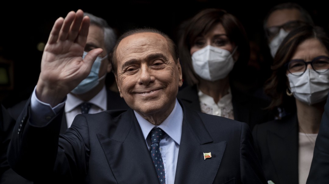 Berlusconi dice que está recuperado y pronto volverá a la política