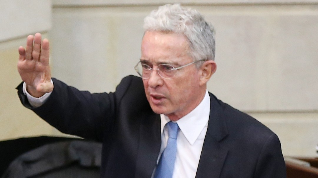 "El trabajador tendrá más tiempo para la familia": Álvaro Uribe