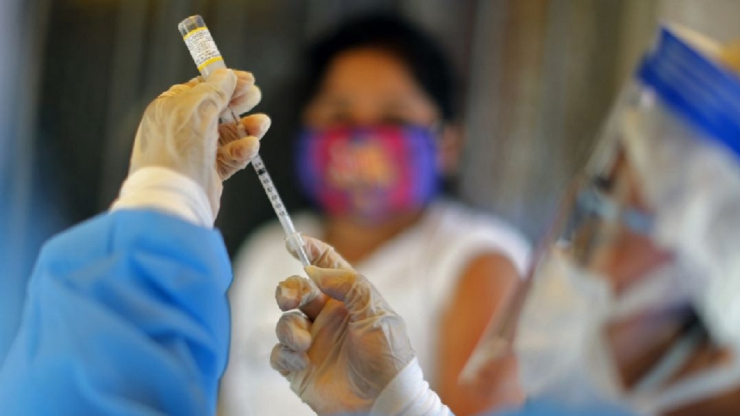 Autoridades sanitarias piden a la gente acudir a puestos de vacunación