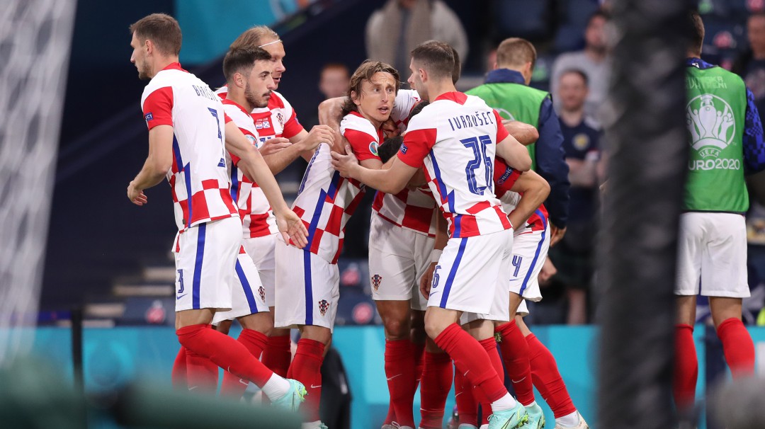 Croacia clasifica a octavos de la Euro y elimina a Escocia