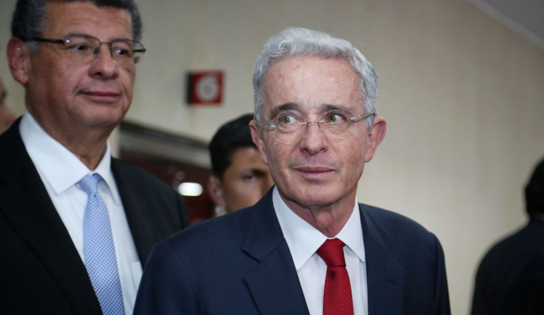 En calidad de testigo, el expresidente Álvaro Uribe defendió a su exsecretario de prensa César Mauricio Velásquez y Edmundo del Castillo, entonces secretario Jurídico y negó un complot de desprestigio contra la Corte Suprema en 2007 En calidad de testigo, el expresidente Álvaro Uribe defendió a su exsecretario de prensa César Mauricio Velásquez y Edmundo del Castillo, entonces secretario Jurídico y negó un complot de desprestigio contra la Corte Suprema en 2007