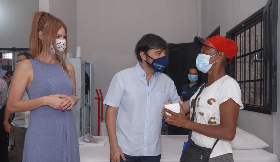 El alcalde Jaime Pumarejo y esposa en la inauguración del Hogar de Paso y Centro de Acogida Día. El alcalde Jaime Pumarejo y esposa en la inauguración del Hogar de Paso y Centro de Acogida Día.