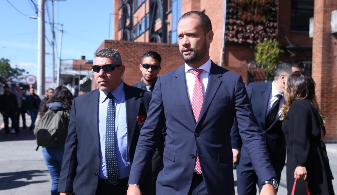 Abogado Diego Cadena, investigado por presunta compra de testigos y fraude procesal para beneficiar a se ex jefe Álvaro Uribe Vélez Abogado Diego Cadena, investigado por presunta compra de testigos y fraude procesal para beneficiar a se ex jefe Álvaro Uribe Vélez