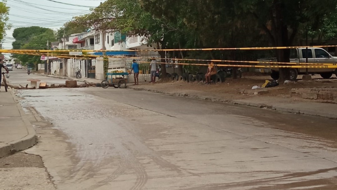 Un "cráter" obligó cierre de la vía principal en Las Gaviotas