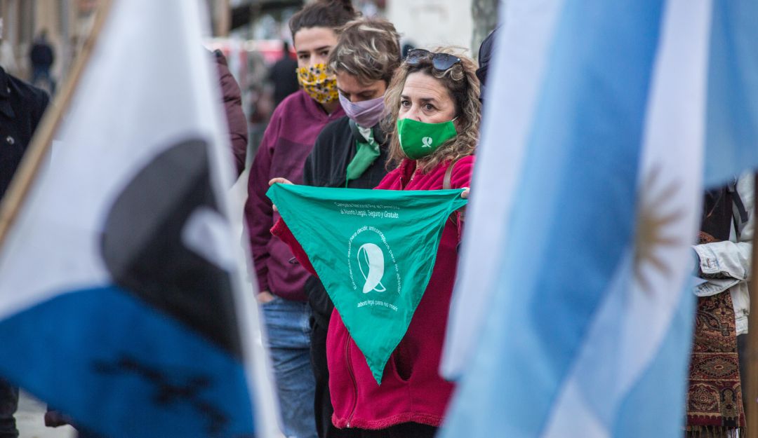 Principalmente colectivos feministas han rechazado estas iniciativas. Principalmente colectivos feministas han rechazado estas iniciativas.